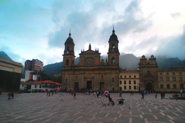 La Plaza Bolívar con la Catedral Primera de Colombia.