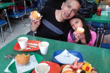Hector und Rosabel mit unserem leckeren Frühstück.